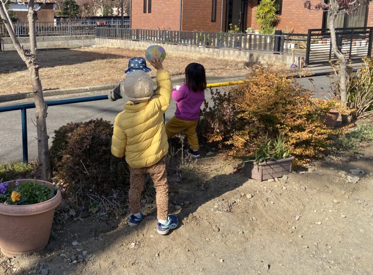 毎朝、はとぽっぽ体操をしてから公園に出発！保育園のお友達に会ったよ！