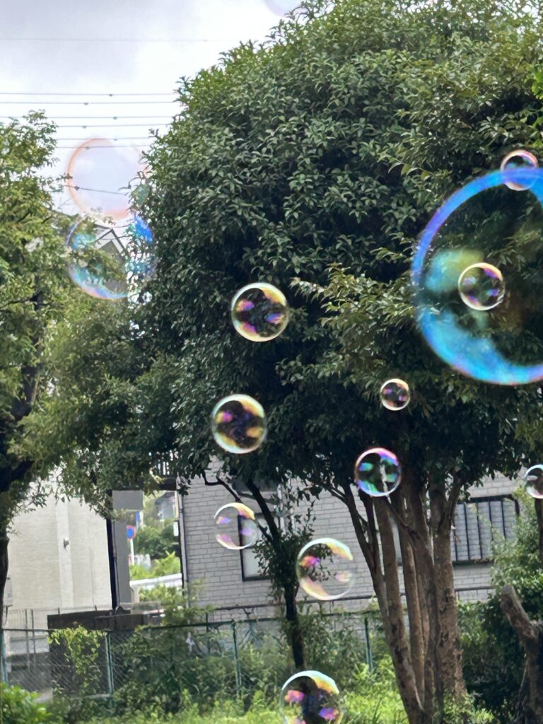 水たまりは想像力の宝庫！